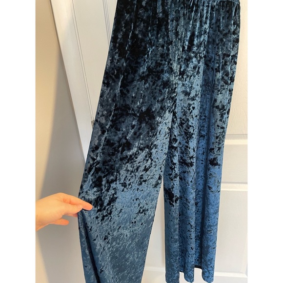 New Free People + Novella Royale Jessica Velvet Jumpsuit
Size XL - Picture 8 of 8